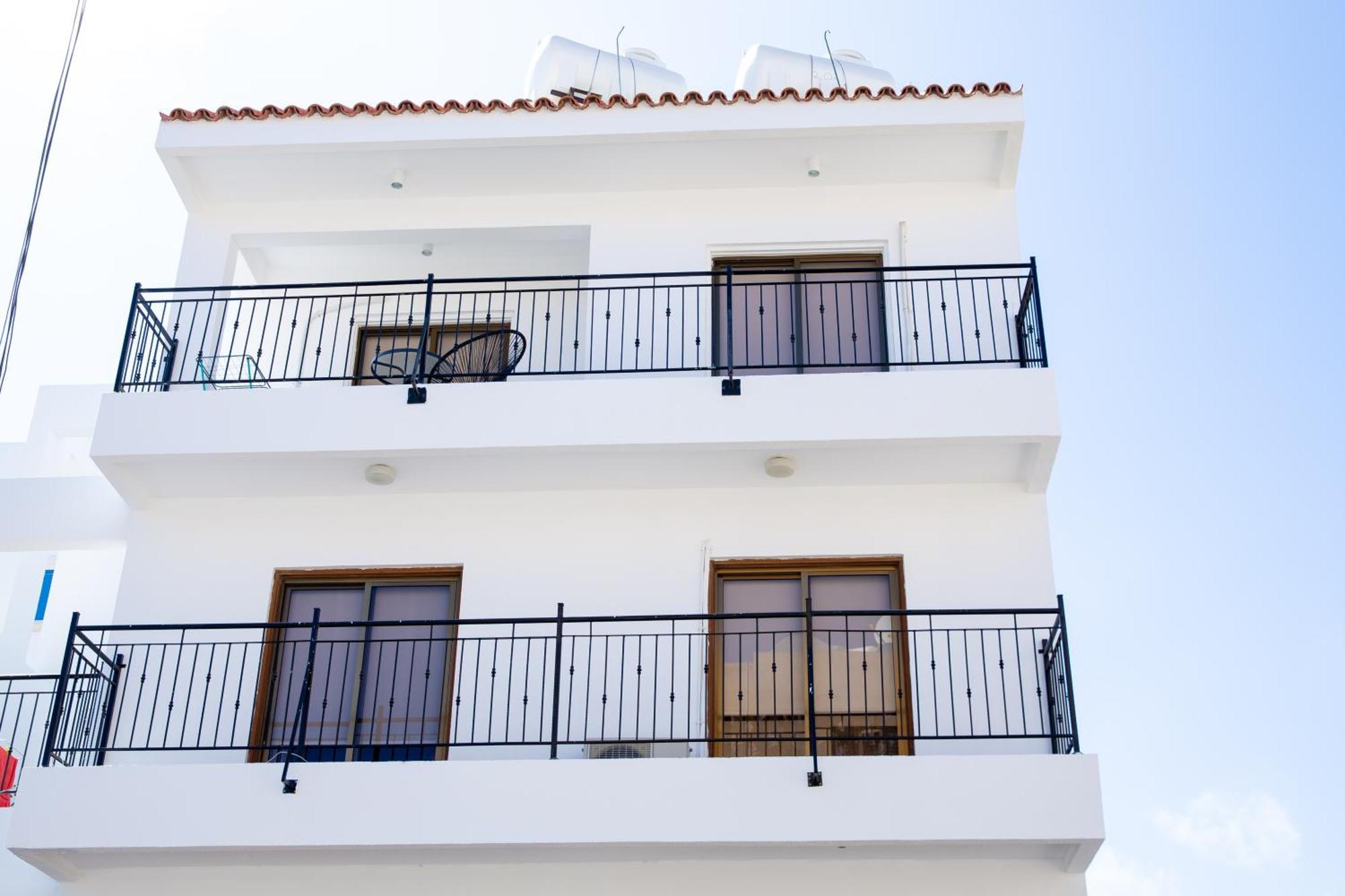 Spacious 2 Bedroom Appartment Near Mall -Internet 1Gbps Paphos Exteriör bild